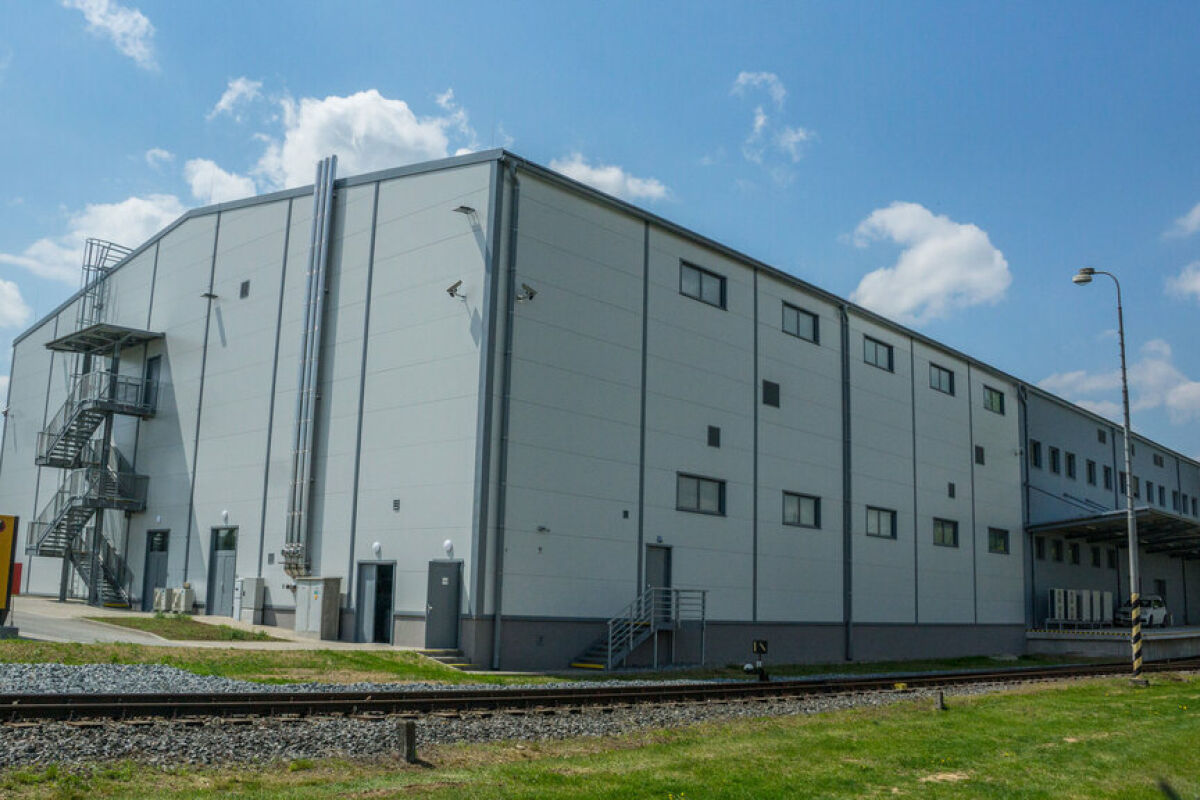 Letiště Náměšť má moderní víceúčelovou skladovací halu